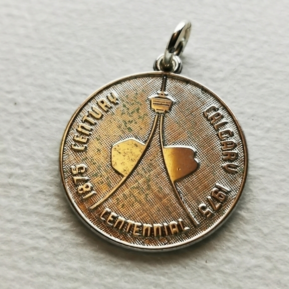 Jewelry - 925  Calgary pendant